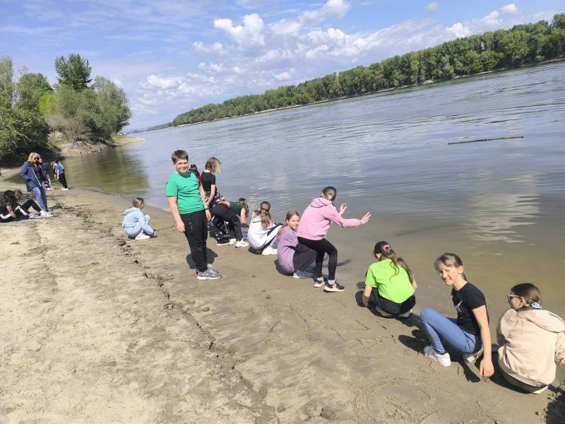 játák a Duna parton.jpg